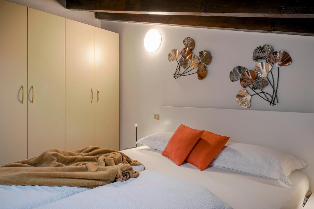 Lovely Mansard Iseo Portelle Holiday With Private Parking And Bike Storage Exterior photo