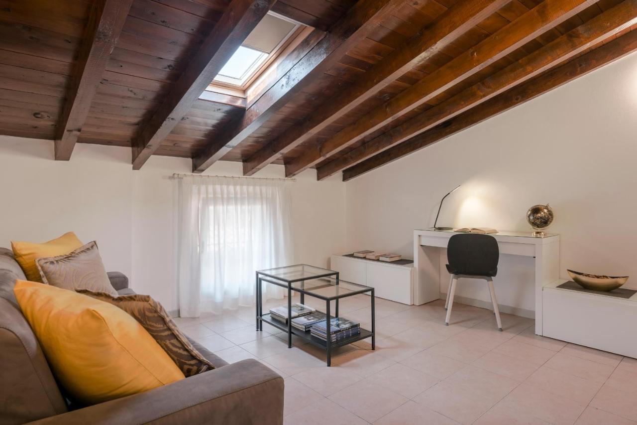 Lovely Mansard Iseo Portelle Holiday With Private Parking And Bike Storage Exterior photo