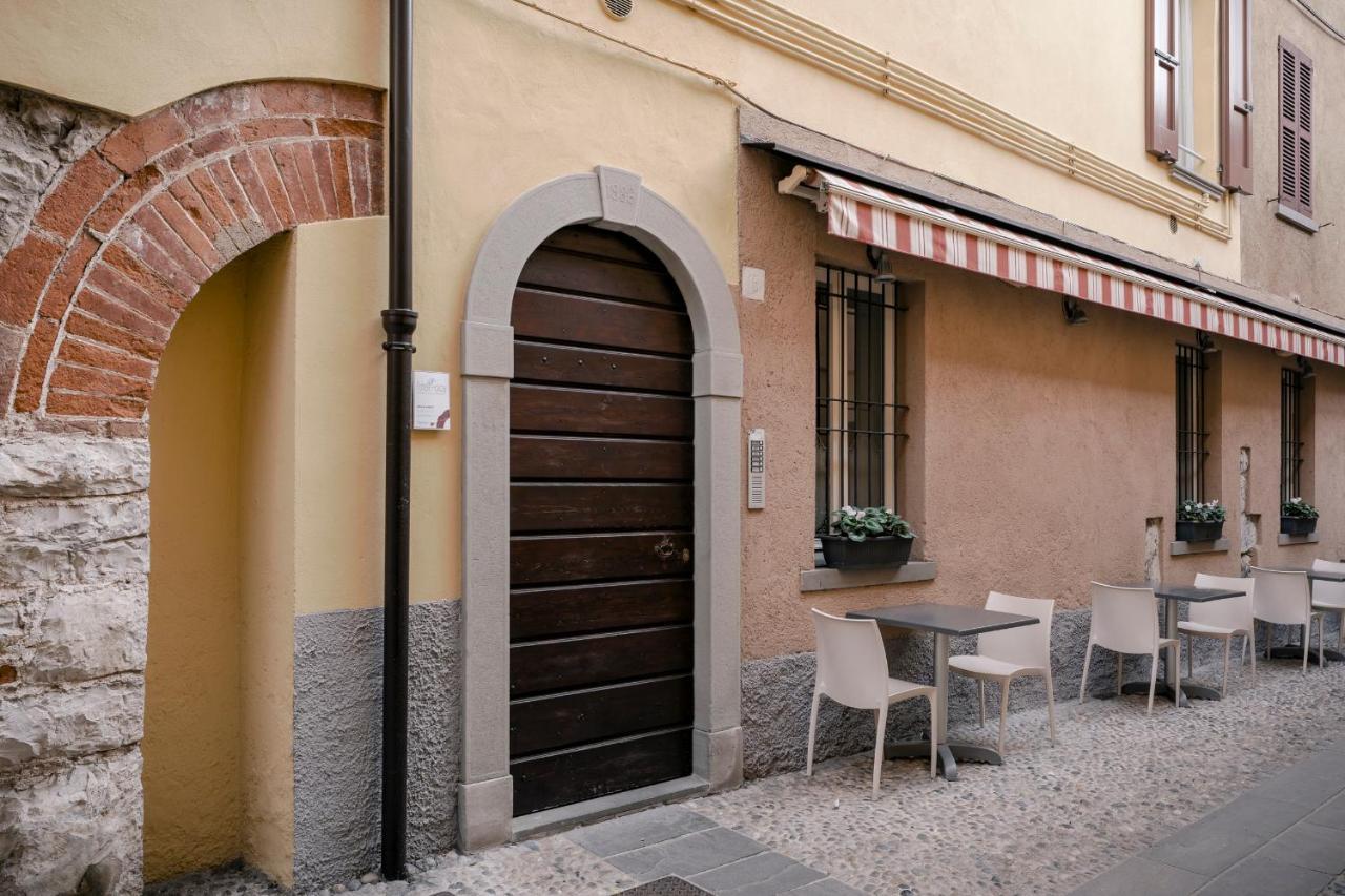 Lovely Mansard Iseo Portelle Holiday With Private Parking And Bike Storage Exterior photo